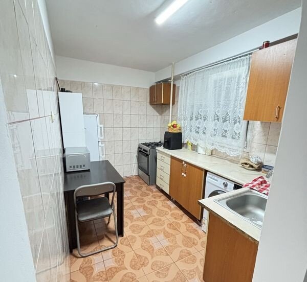 Sector 4, Apartament 2 camere 10-15 minute de Metrou M2 Eroii Revolutiei